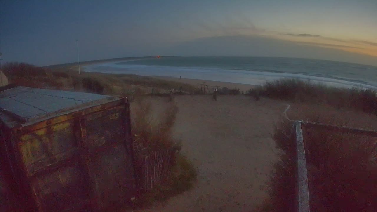 Saint-Denis-d'Oleron  Plage des Huttes Surf Beach Live Cam  - Rochefort, Charente-Maritime, Nouvelle-Aquitaine, France 