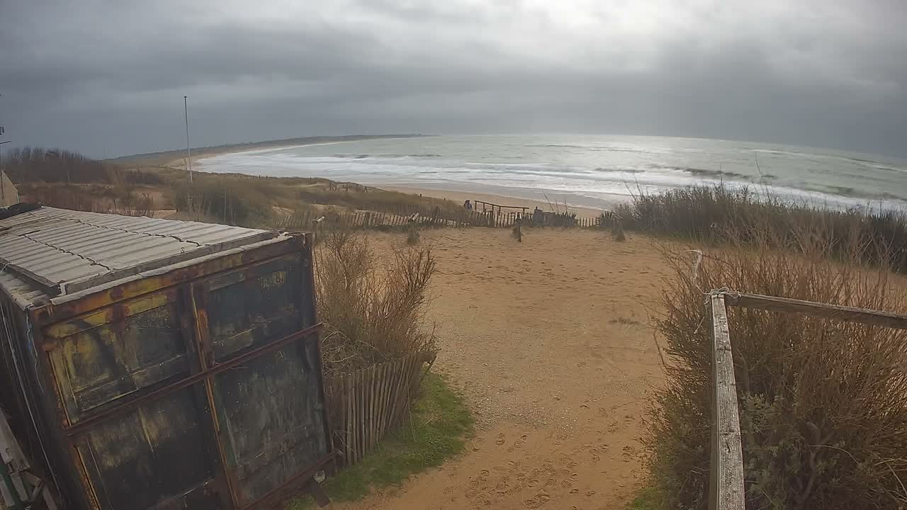 Saint-Denis-d'Oleron  Plage des Huttes Surf Beach Live Cam  - Rochefort, Charente-Maritime, Nouvelle-Aquitaine, France 