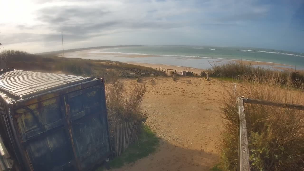 Saint-Denis-d'Oleron  Plage des Huttes Surf Beach Live Cam  - Rochefort, Charente-Maritime, Nouvelle-Aquitaine, France 