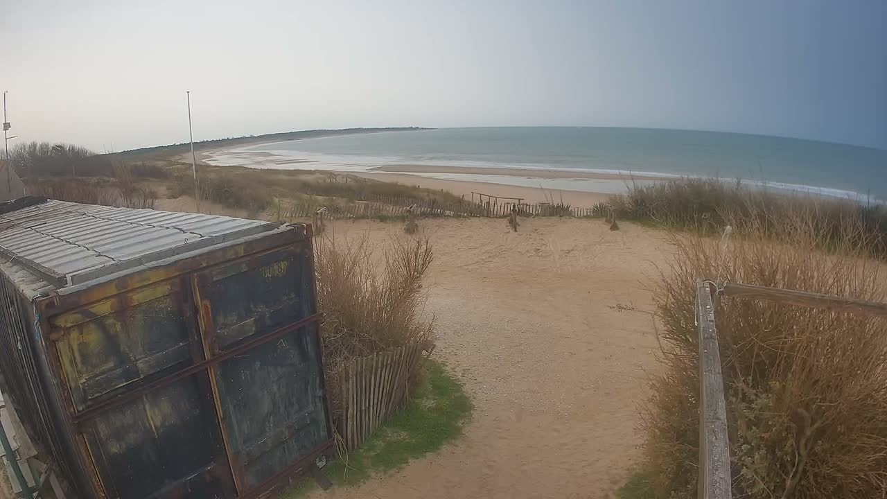Saint-Denis-d'Oleron  Plage des Huttes Surf Beach Live Cam  - Rochefort, Charente-Maritime, Nouvelle-Aquitaine, France 
