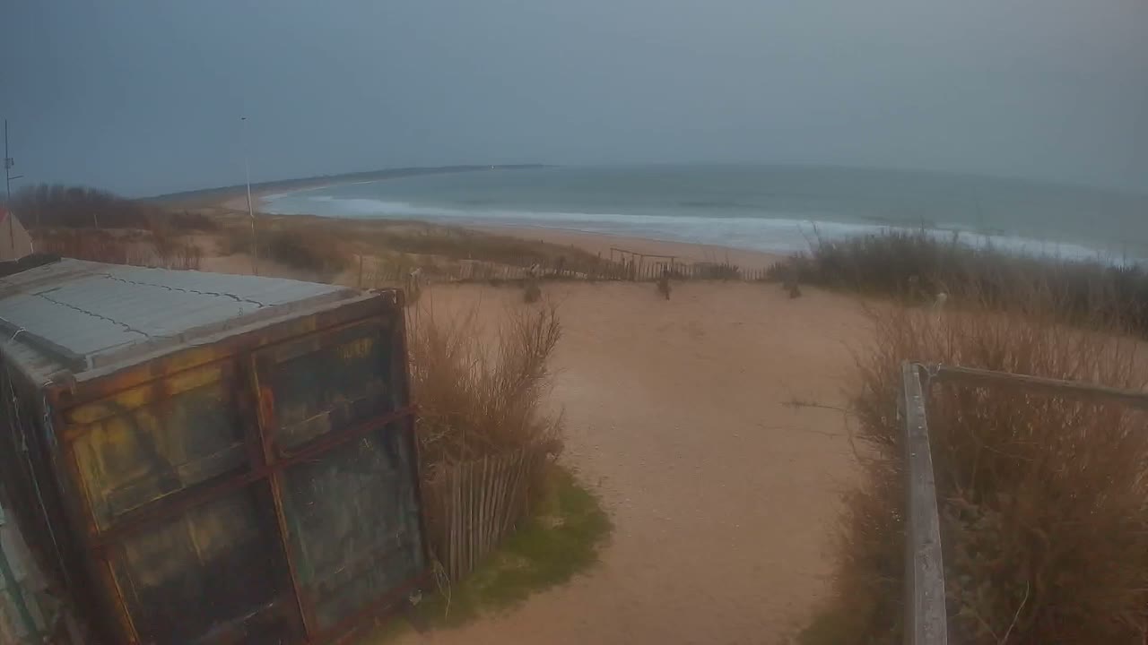 Saint-Denis-d'Oleron  Plage des Huttes Surf Beach Live Cam  - Rochefort, Charente-Maritime, Nouvelle-Aquitaine, France 