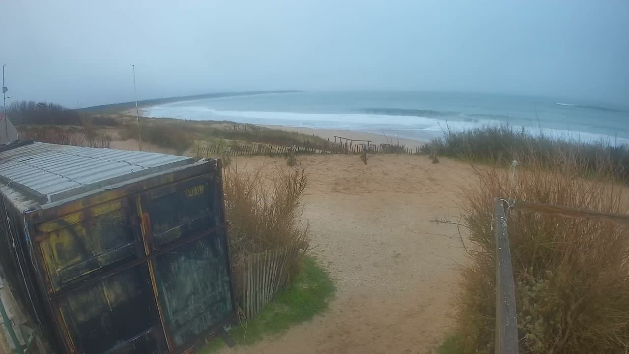 Saint-Denis-d'Oleron  Plage des Huttes Surf Beach Live Cam  - Rochefort, Charente-Maritime, Nouvelle-Aquitaine, France 