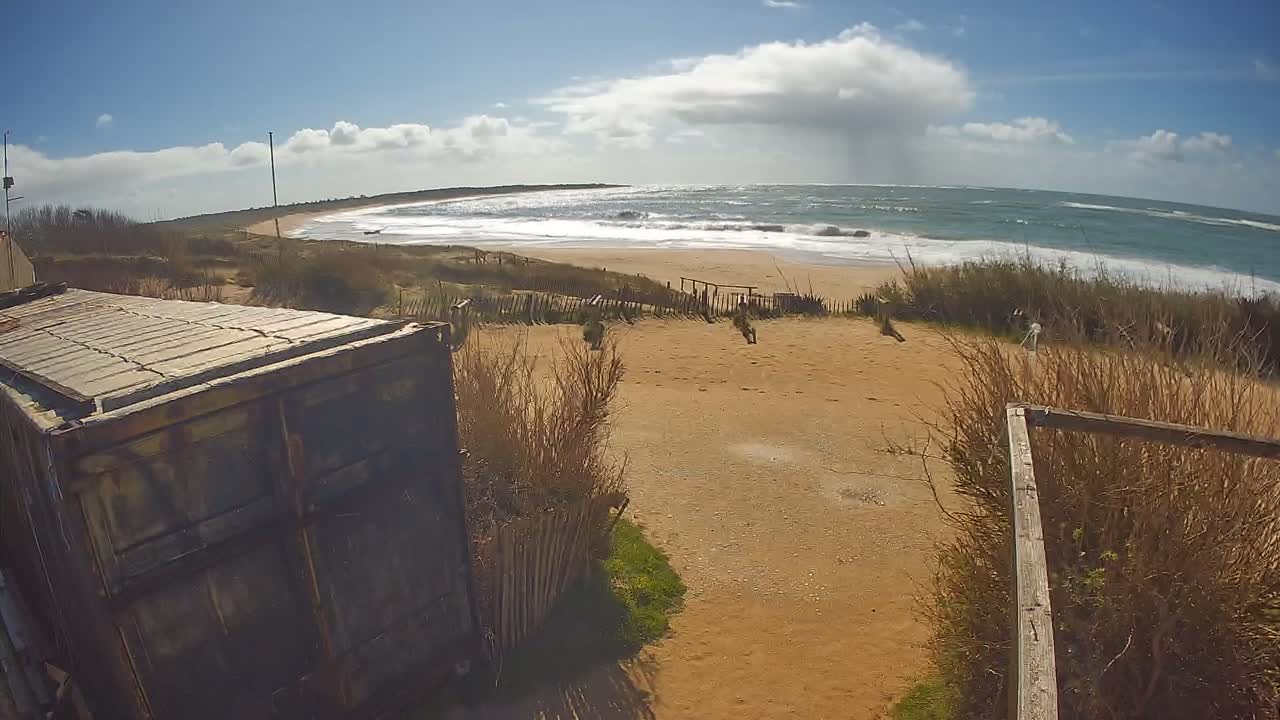 Saint-Denis-d'Oleron  Plage des Huttes Surf Beach Live Cam  - Rochefort, Charente-Maritime, Nouvelle-Aquitaine, France 