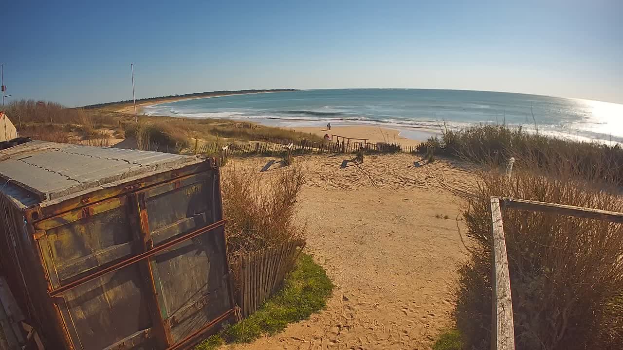 Saint-Denis-d'Oleron  Plage des Huttes Surf Beach Live Cam  - Rochefort, Charente-Maritime, Nouvelle-Aquitaine, France 