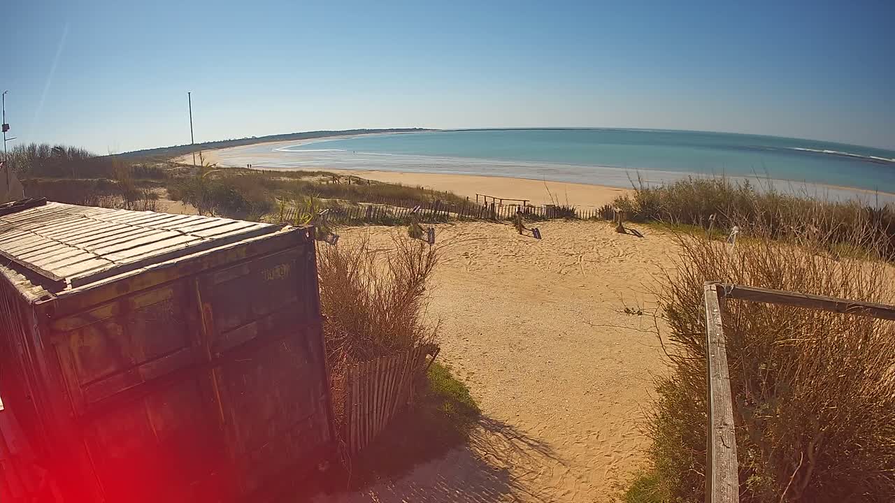 Saint-Denis-d'Oleron  Plage des Huttes Surf Beach Live Cam  - Rochefort, Charente-Maritime, Nouvelle-Aquitaine, France 