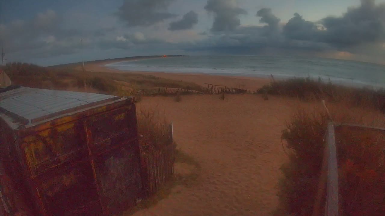 Saint-Denis-d'Oleron  Plage des Huttes Surf Beach Live Cam  - Rochefort, Charente-Maritime, Nouvelle-Aquitaine, France 