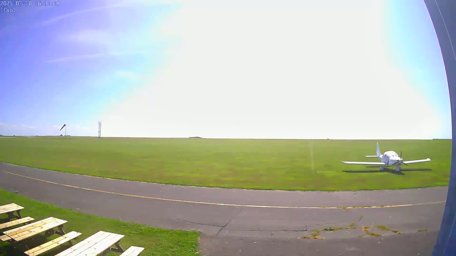 Dieppe Saint Aubin Airport Aérodrome Skyline Live Cam DPE/LFAB- Dieppe, Seine-Maritime, Normandie, France