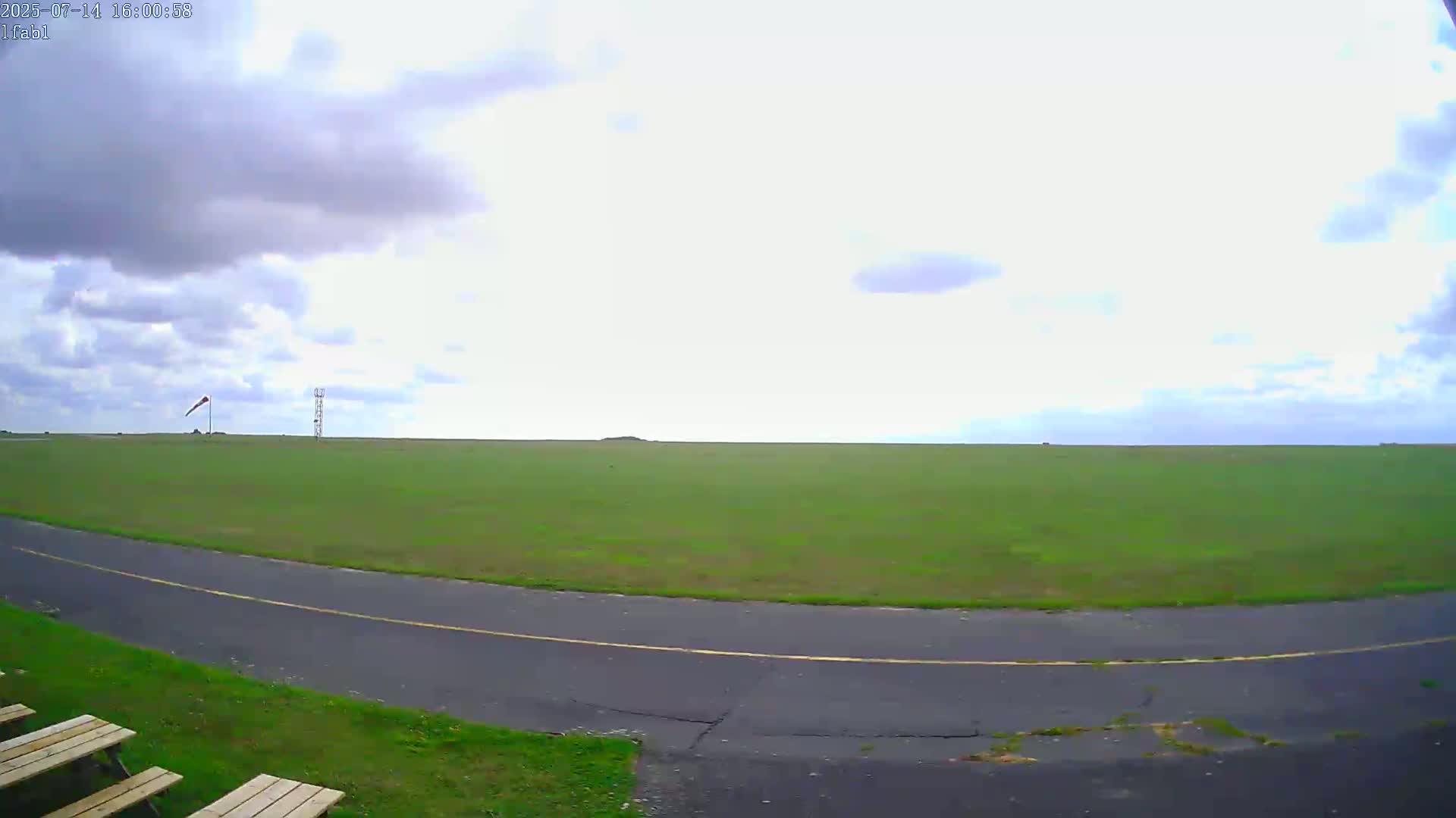 Dieppe Saint Aubin Airport Aérodrome Skyline Live Cam DPE/LFAB- Dieppe, Seine-Maritime, Normandie, France