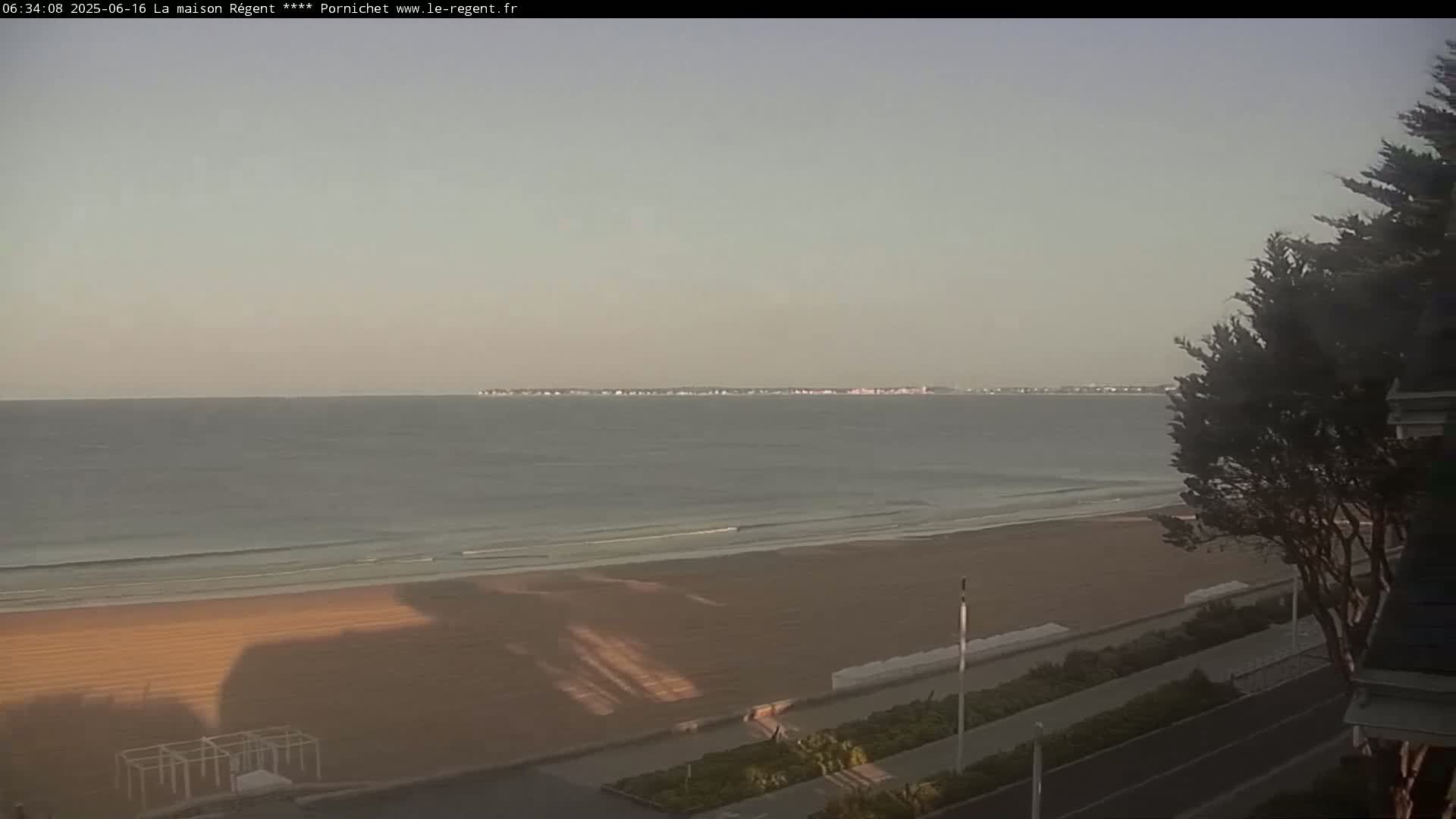 Pornichet, Plages des Libraires Beach PTZ Live Cam - Saint-Nazaire, Loire-Atlantique, Pays de la Loire, France