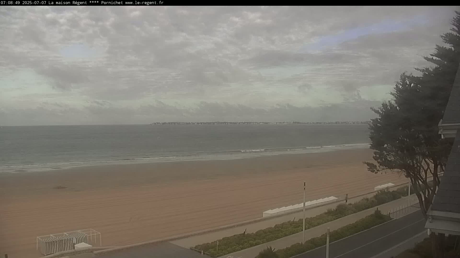 Pornichet, Plages des Libraires Beach PTZ Live Cam - Saint-Nazaire, Loire-Atlantique, Pays de la Loire, France
