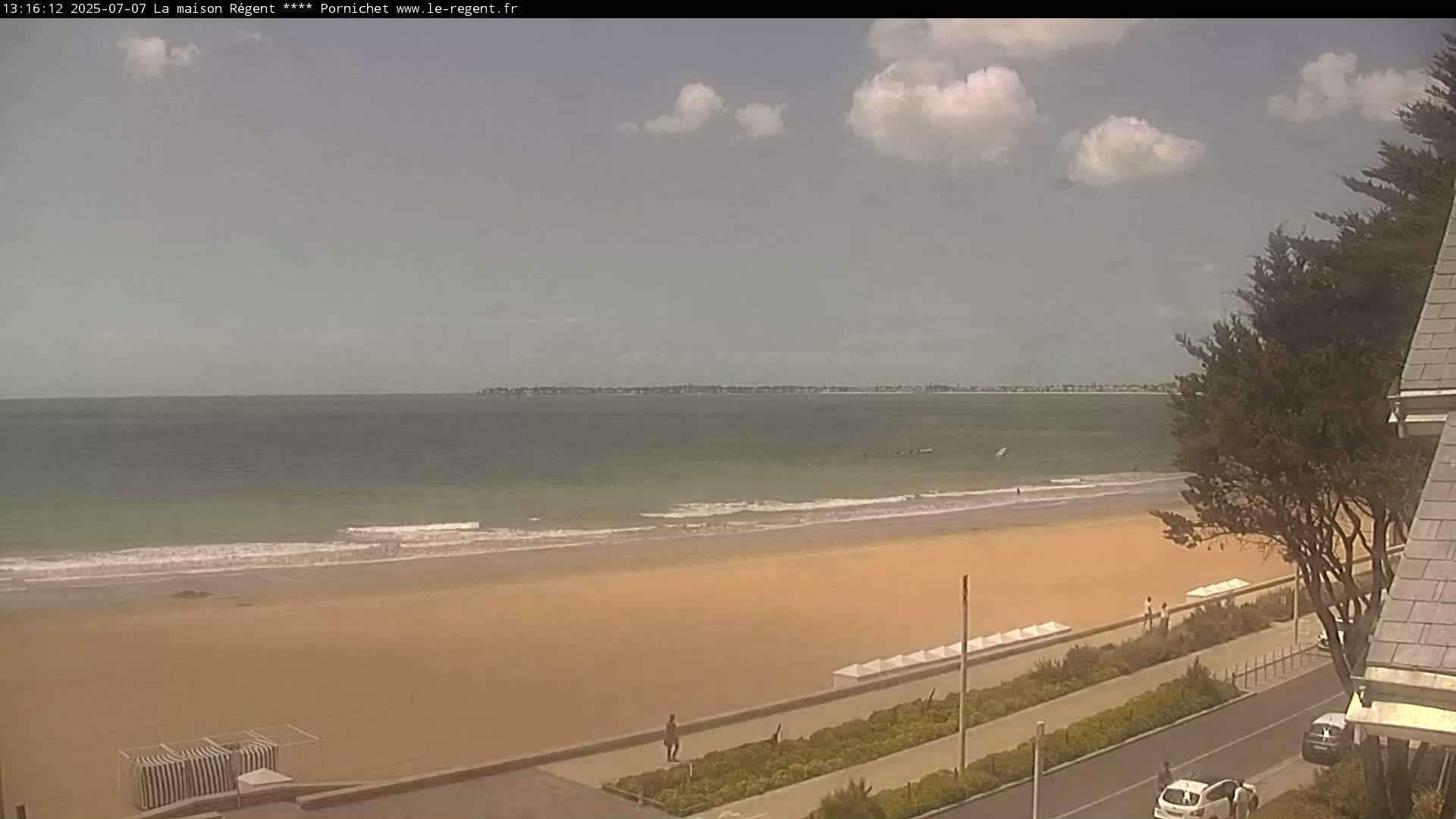 Pornichet, Plages des Libraires Beach PTZ Live Cam - Saint-Nazaire, Loire-Atlantique, Pays de la Loire, France