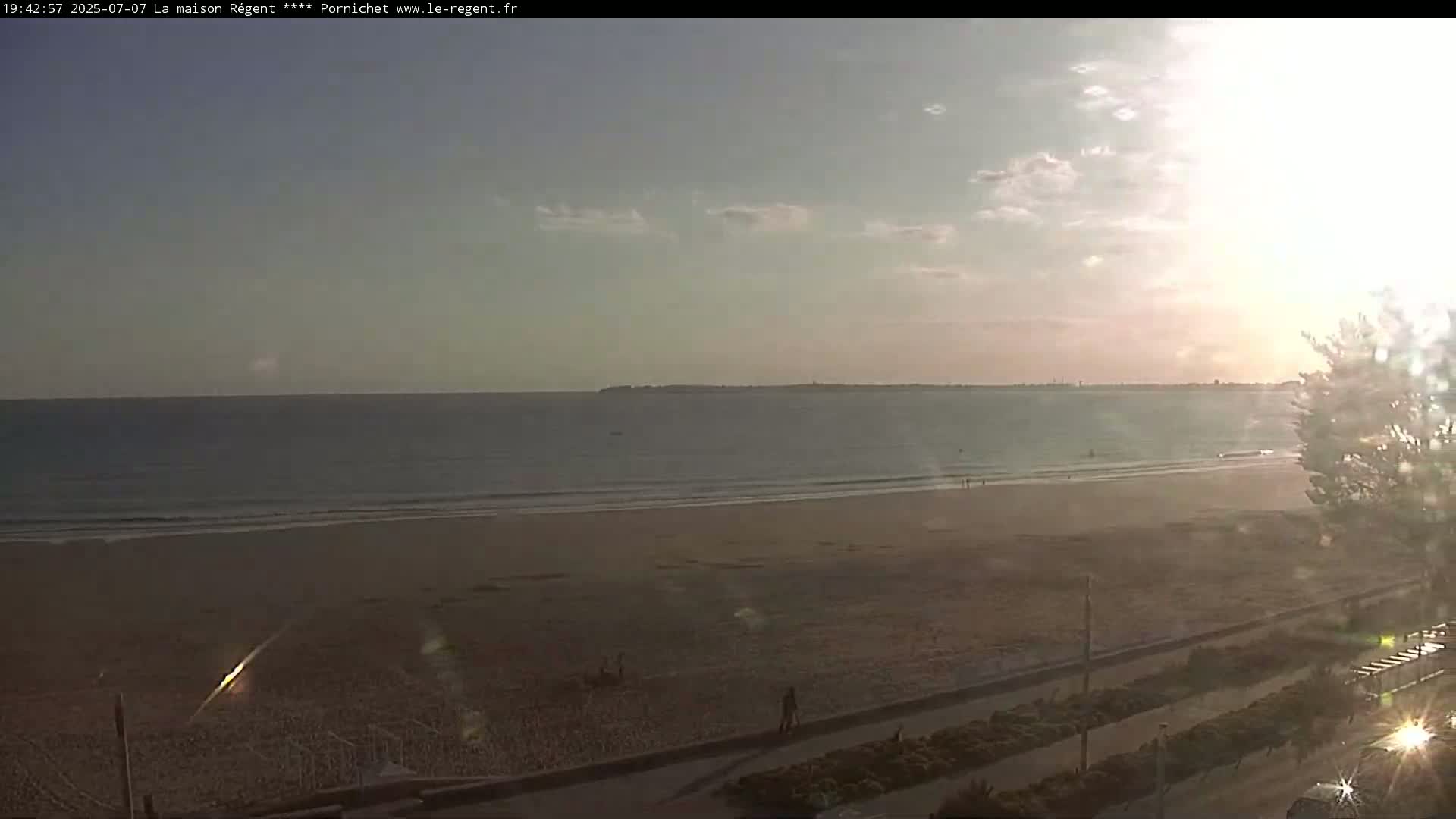 Pornichet, Plages des Libraires Beach PTZ Live Cam - Saint-Nazaire, Loire-Atlantique, Pays de la Loire, France