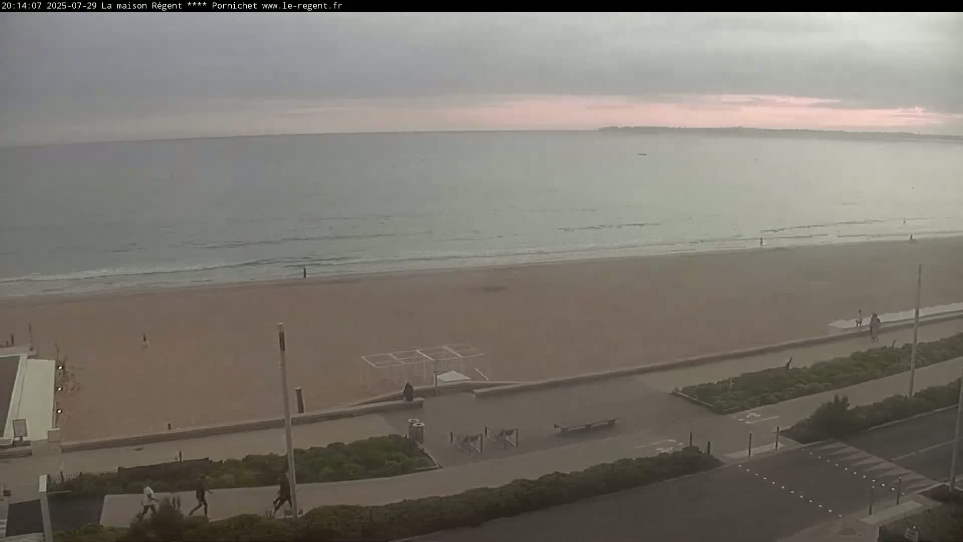 Pornichet, Plages des Libraires Beach PTZ Live Cam - Saint-Nazaire, Loire-Atlantique, Pays de la Loire, France