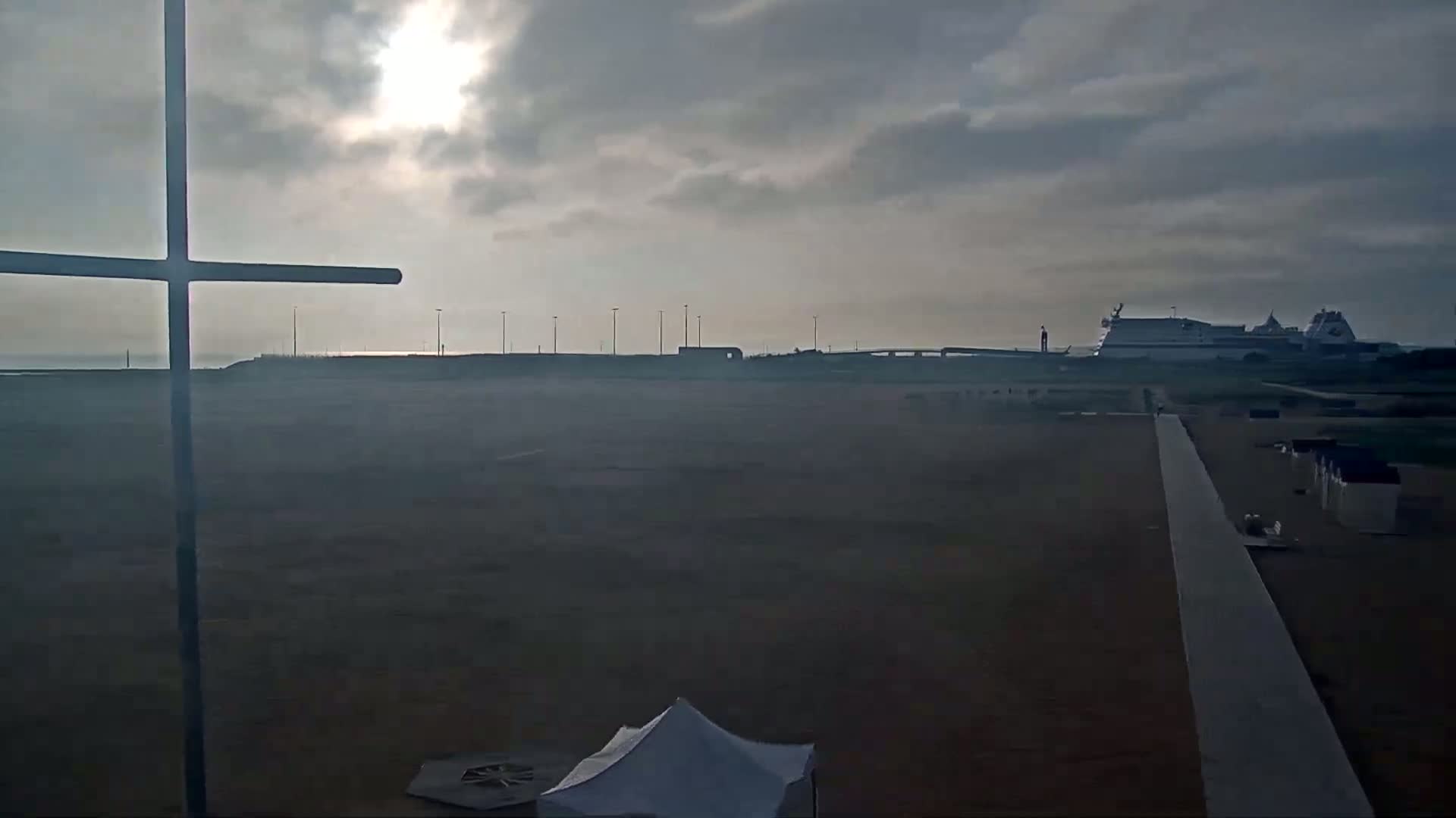 Ouistreham City & Plage de Ouistreham  Beach - Port  Live Cam - Caen, Calvados, Normandie, France