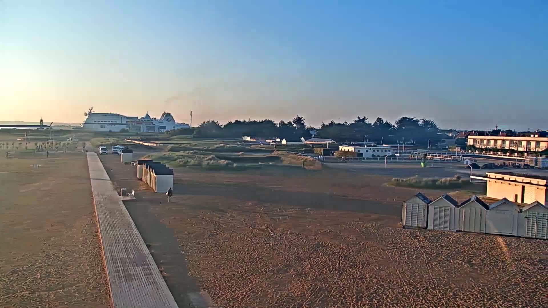 Ouistreham City & Plage de Ouistreham  Beach - Port  Live Cam - Caen, Calvados, Normandie, France