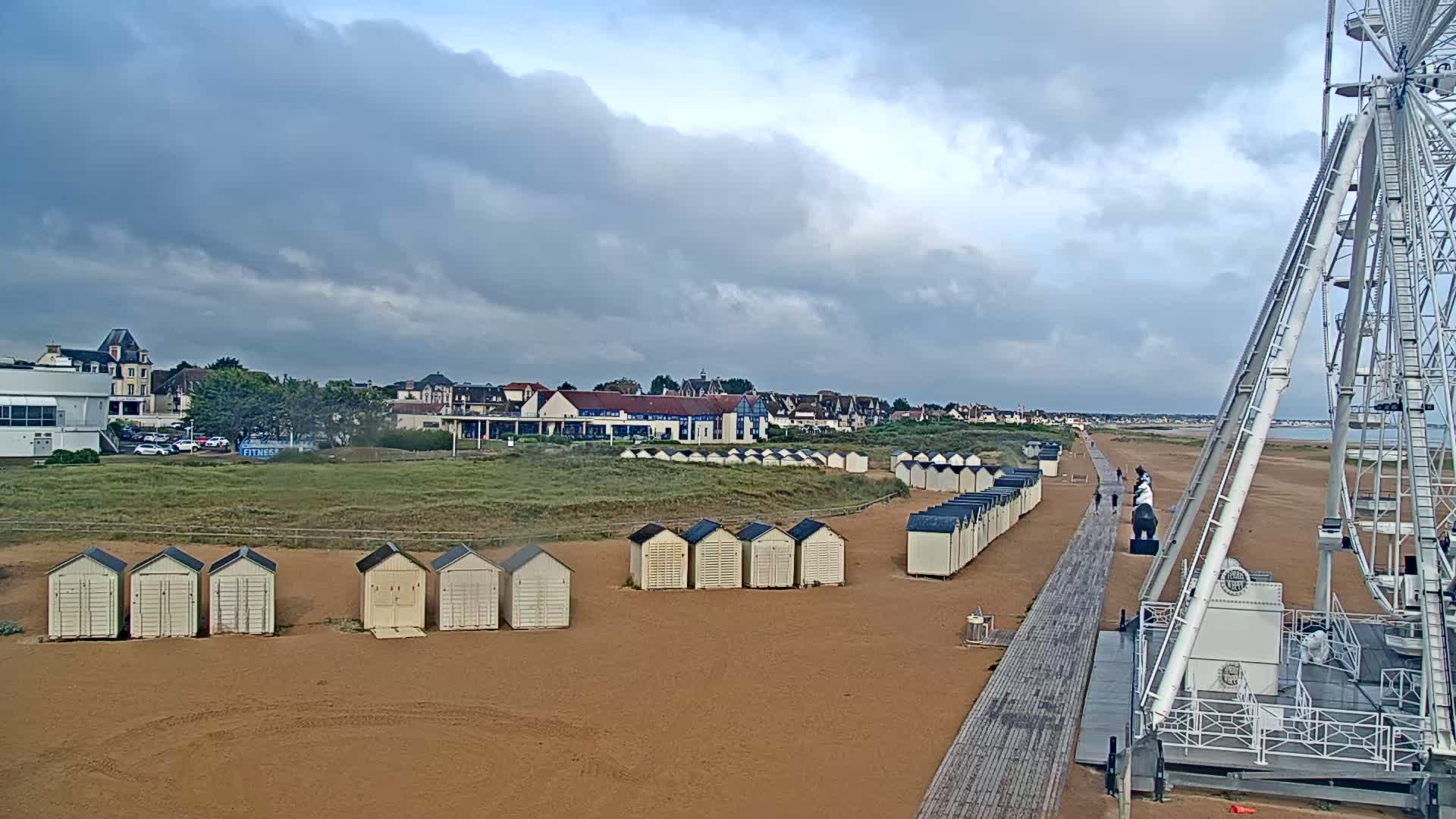 Ouistreham City & Plage de Ouistreham  Beach - Port  Live Cam - Caen, Calvados, Normandie, France