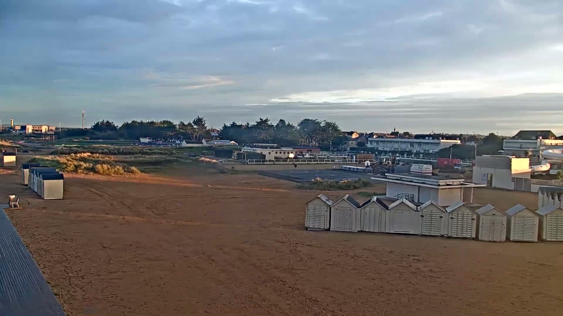 Ouistreham City & Plage de Ouistreham  Beach - Port  Live Cam - Caen, Calvados, Normandie, France