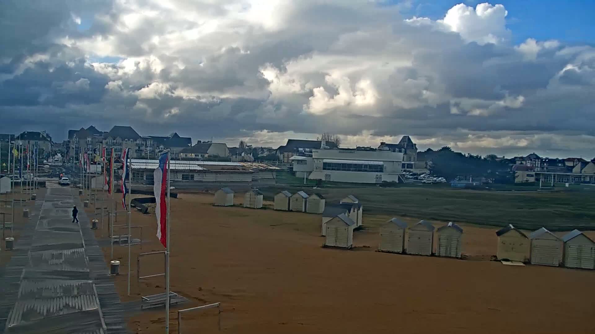 Ouistreham City & Plage de Ouistreham  Beach - Port  Live Cam - Caen, Calvados, Normandie, France