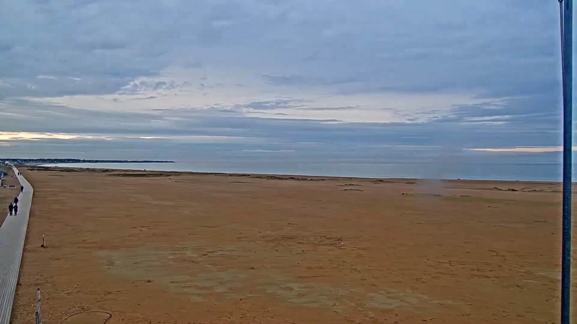 Ouistreham City & Plage de Ouistreham  Beach - Port  Live Cam - Caen, Calvados, Normandie, France