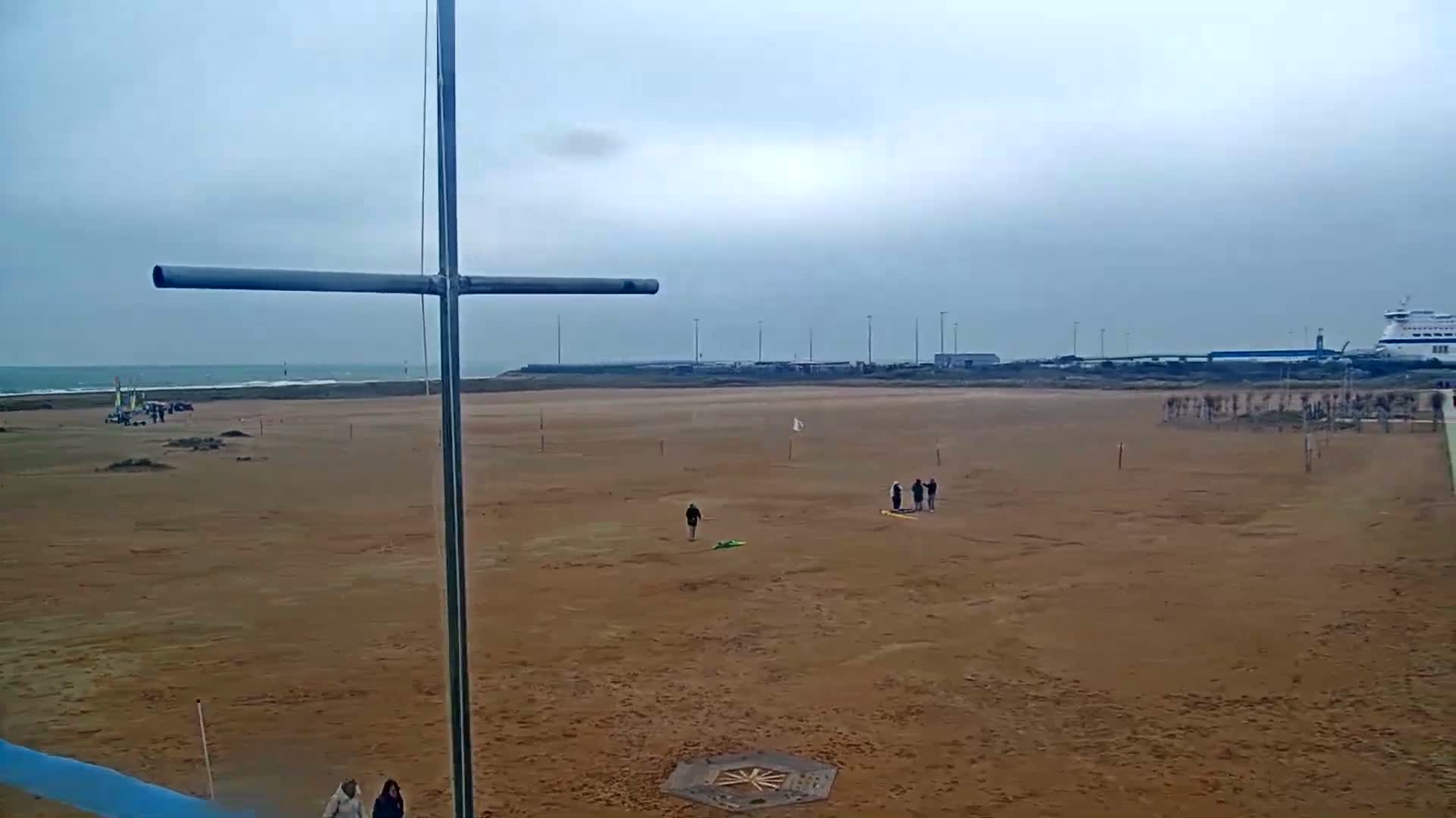 Ouistreham City & Plage de Ouistreham  Beach - Port  Live Cam - Caen, Calvados, Normandie, France