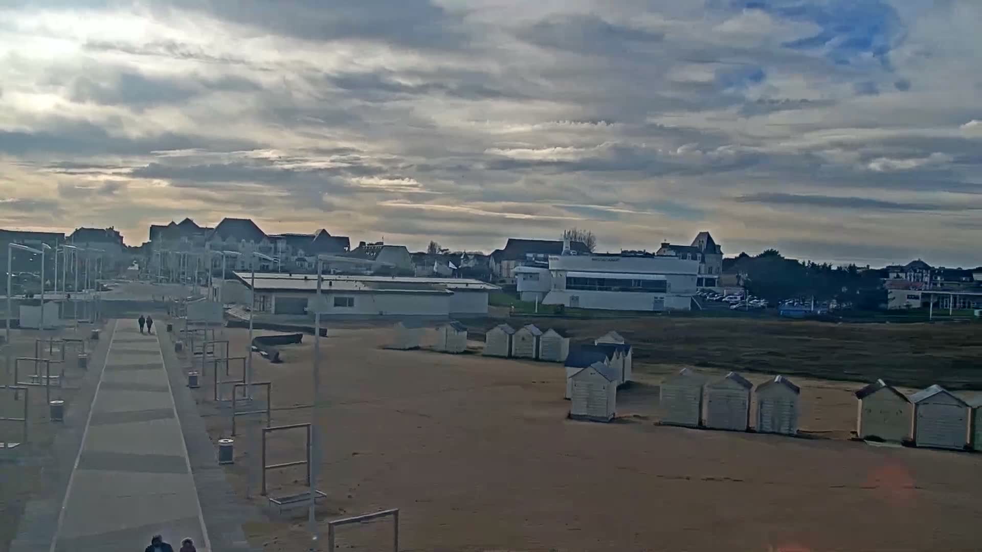 Ouistreham City & Plage de Ouistreham  Beach - Port  Live Cam - Caen, Calvados, Normandie, France