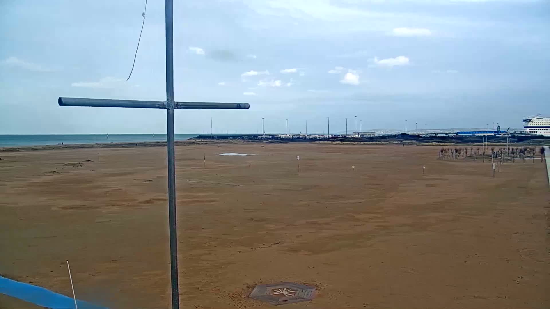 Ouistreham City & Plage de Ouistreham  Beach - Port  Live Cam - Caen, Calvados, Normandie, France