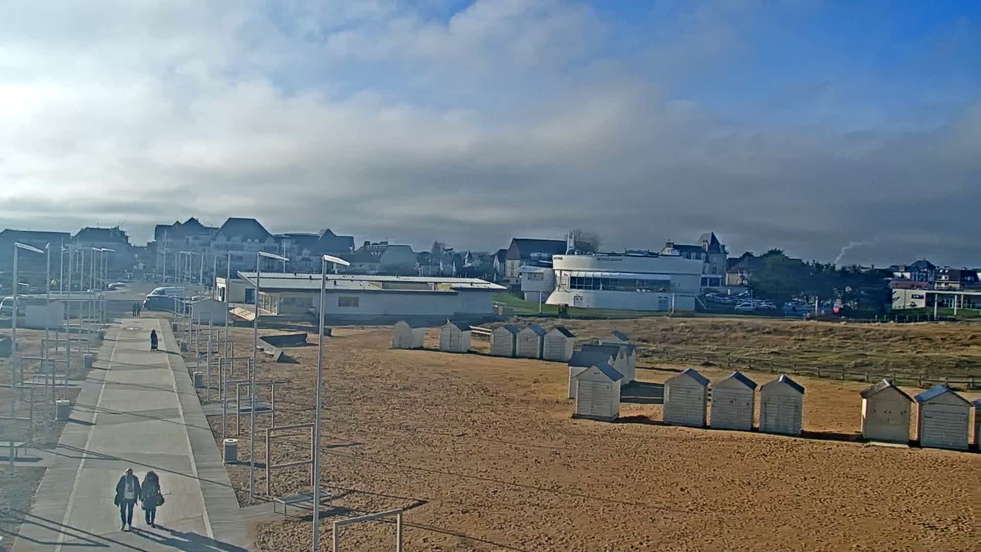 Ouistreham City & Plage de Ouistreham  Beach - Port  Live Cam - Caen, Calvados, Normandie, France