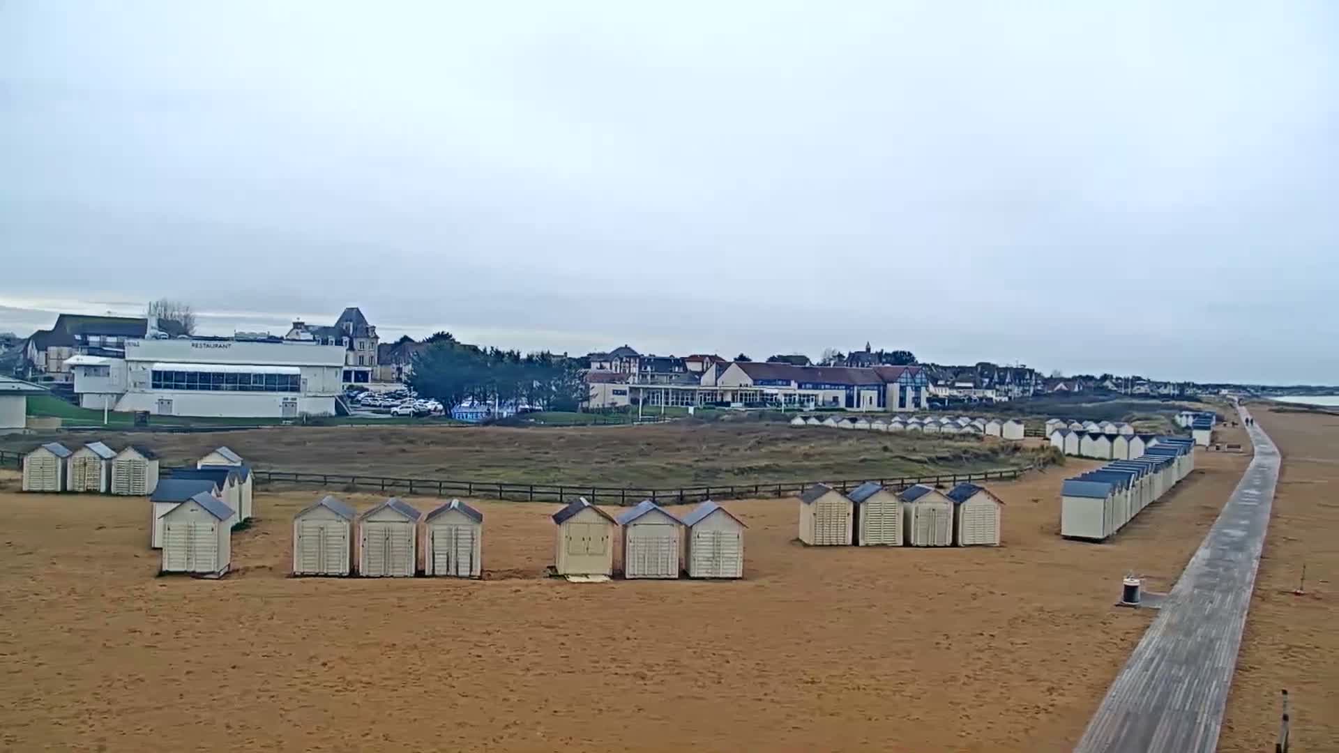 Ouistreham City & Plage de Ouistreham  Beach - Port  Live Cam - Caen, Calvados, Normandie, France