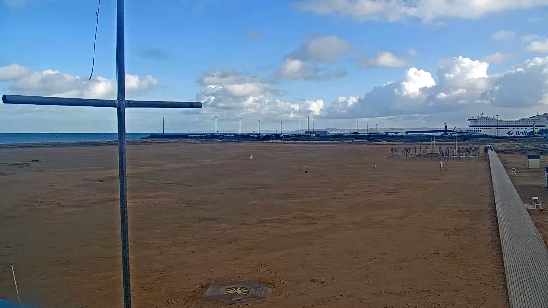 Ouistreham City & Plage de Ouistreham  Beach - Port  Live Cam - Caen, Calvados, Normandie, France