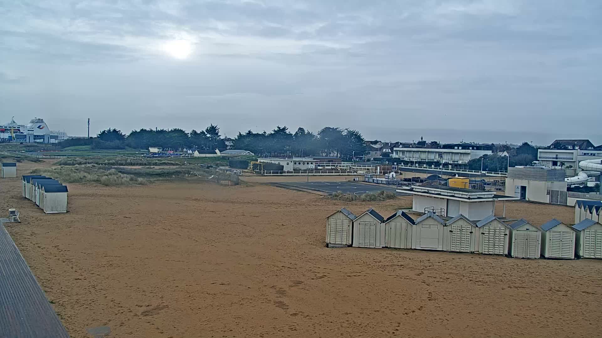 Ouistreham City & Plage de Ouistreham  Beach - Port  Live Cam - Caen, Calvados, Normandie, France