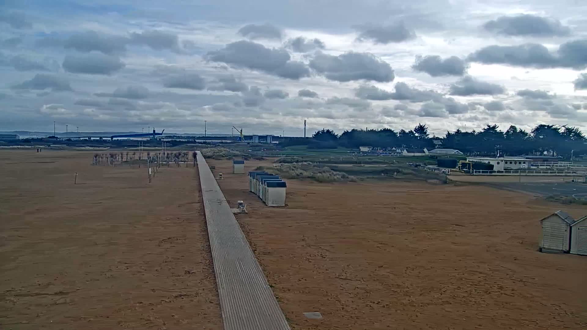 Ouistreham City & Plage de Ouistreham  Beach - Port  Live Cam - Caen, Calvados, Normandie, France