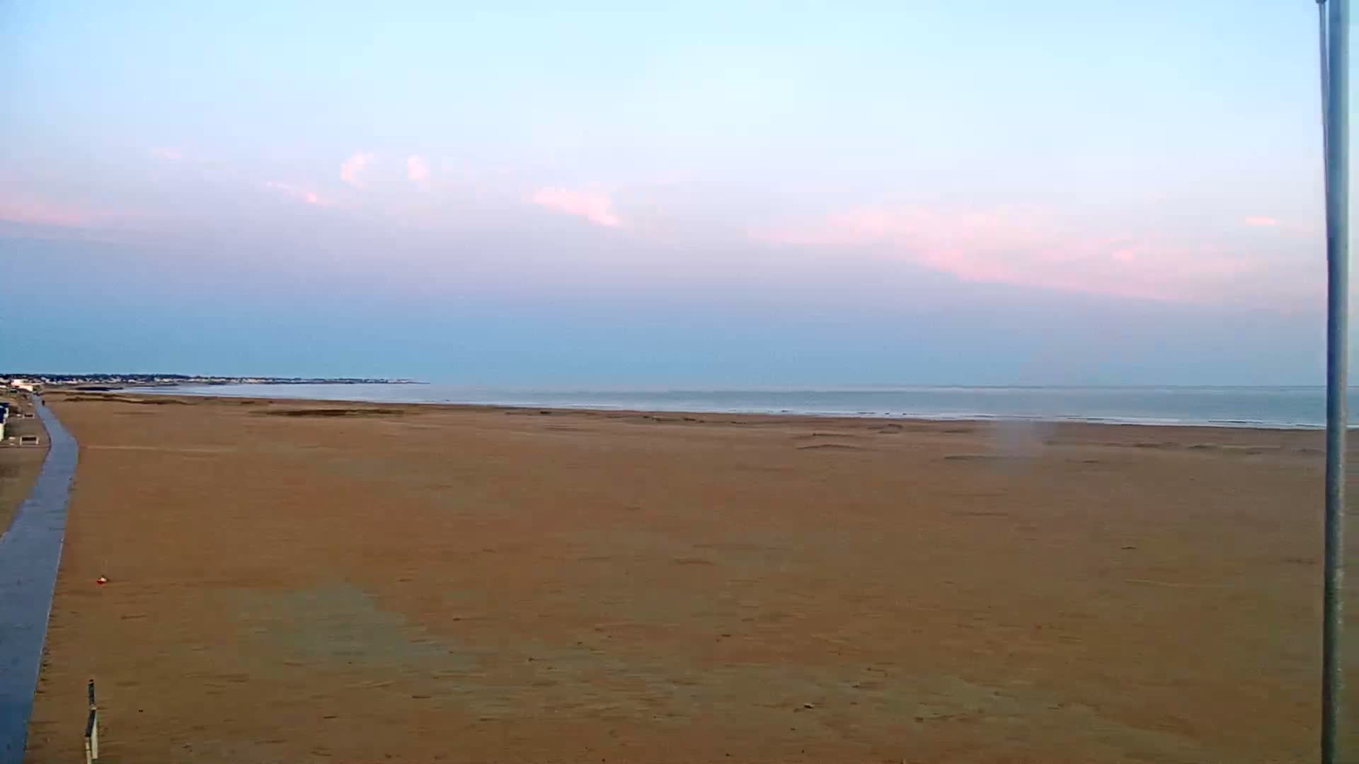 Ouistreham City & Plage de Ouistreham  Beach - Port  Live Cam - Caen, Calvados, Normandie, France