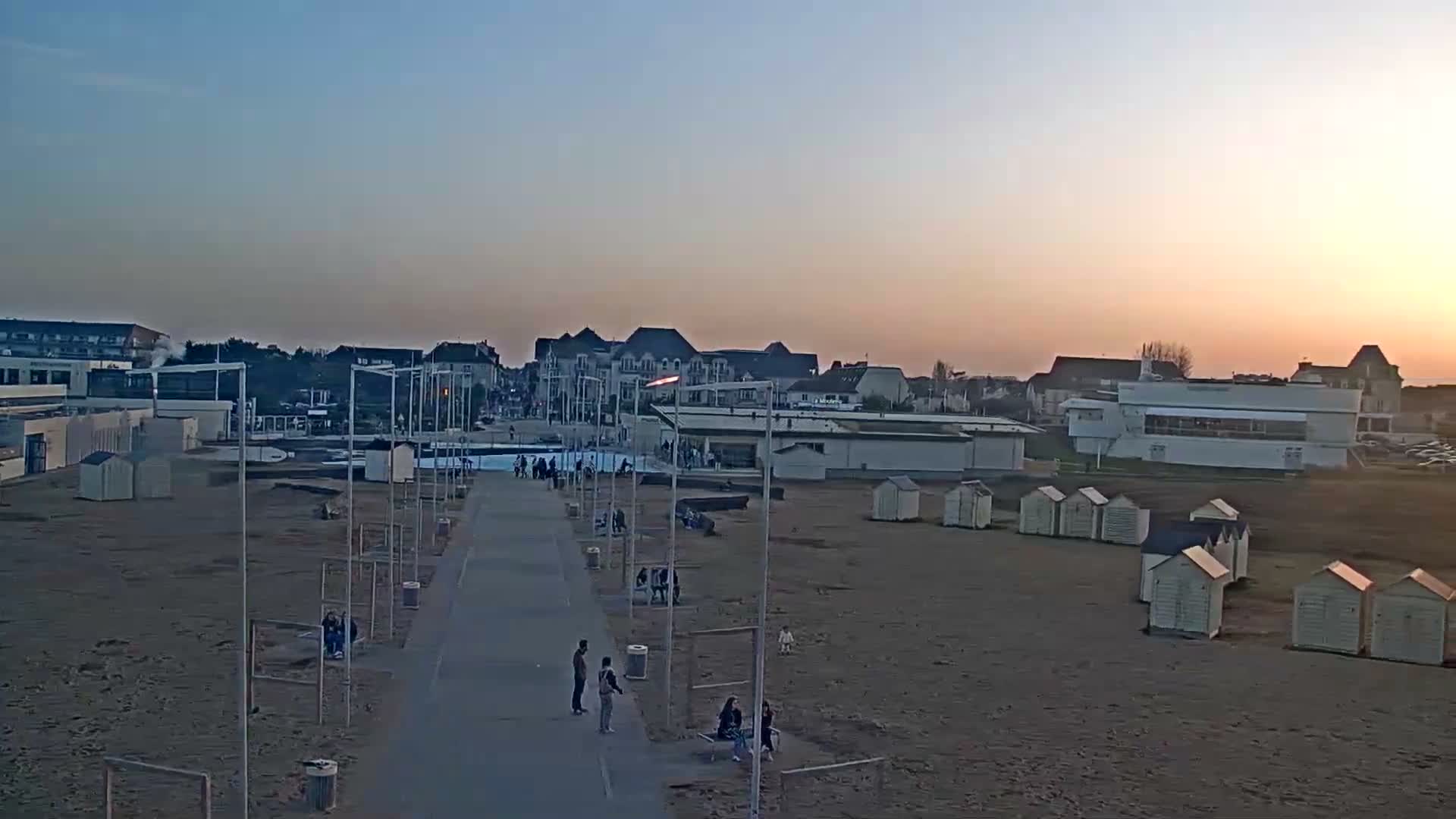 Ouistreham City & Plage de Ouistreham  Beach - Port  Live Cam - Caen, Calvados, Normandie, France