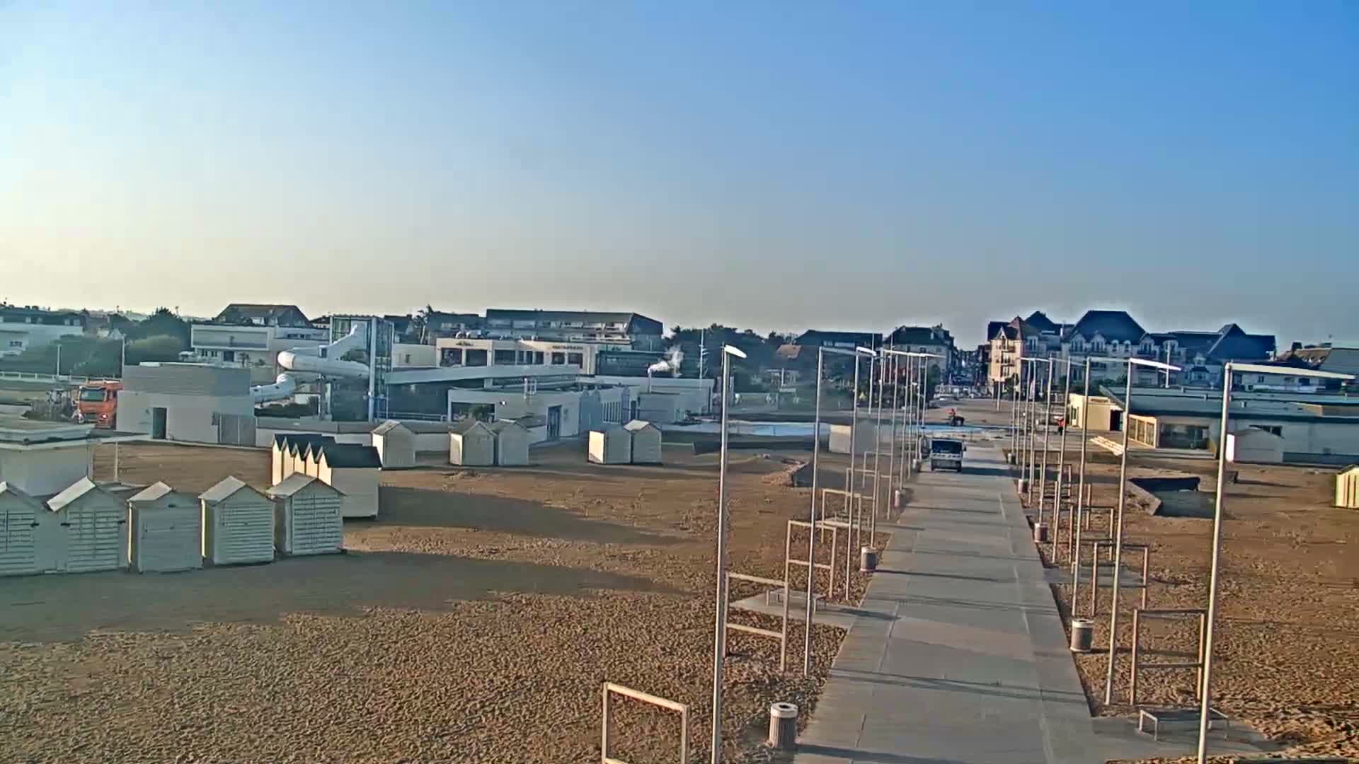 Ouistreham City & Plage de Ouistreham  Beach - Port  Live Cam - Caen, Calvados, Normandie, France