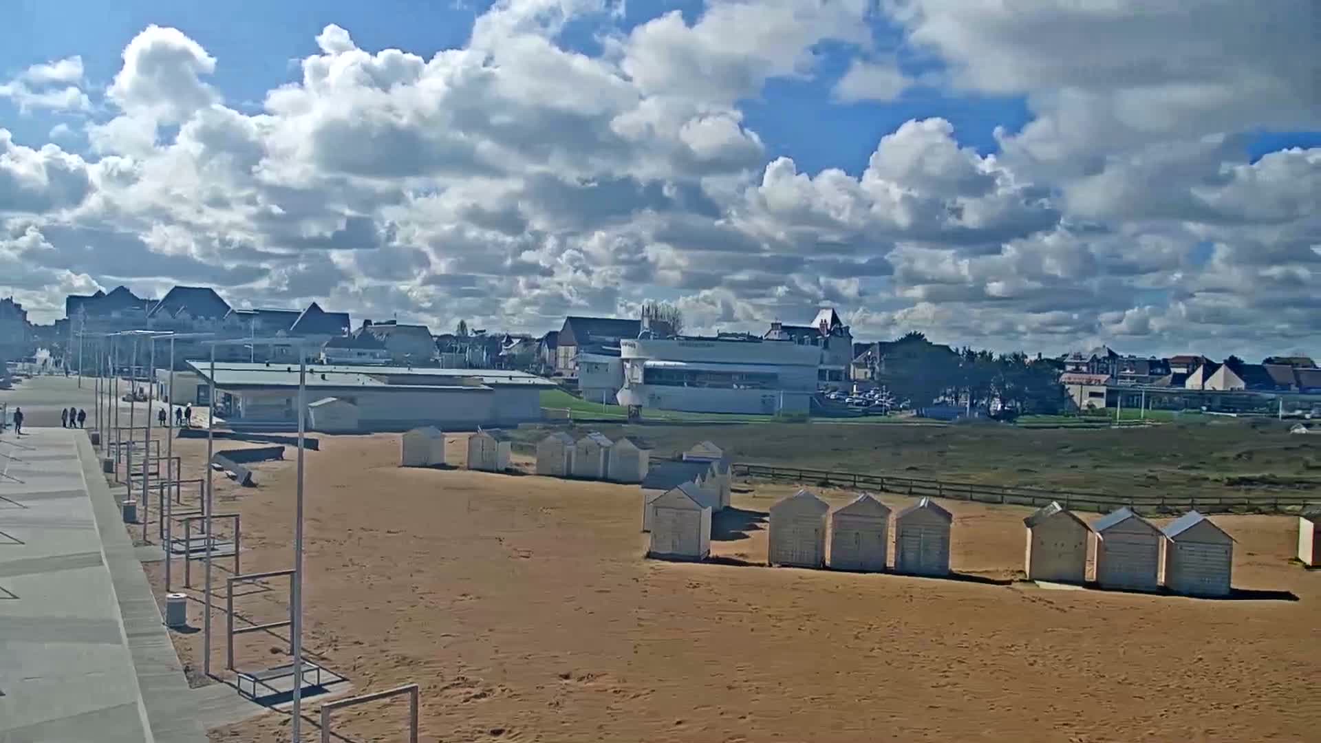 Ouistreham City & Plage de Ouistreham  Beach - Port  Live Cam - Caen, Calvados, Normandie, France