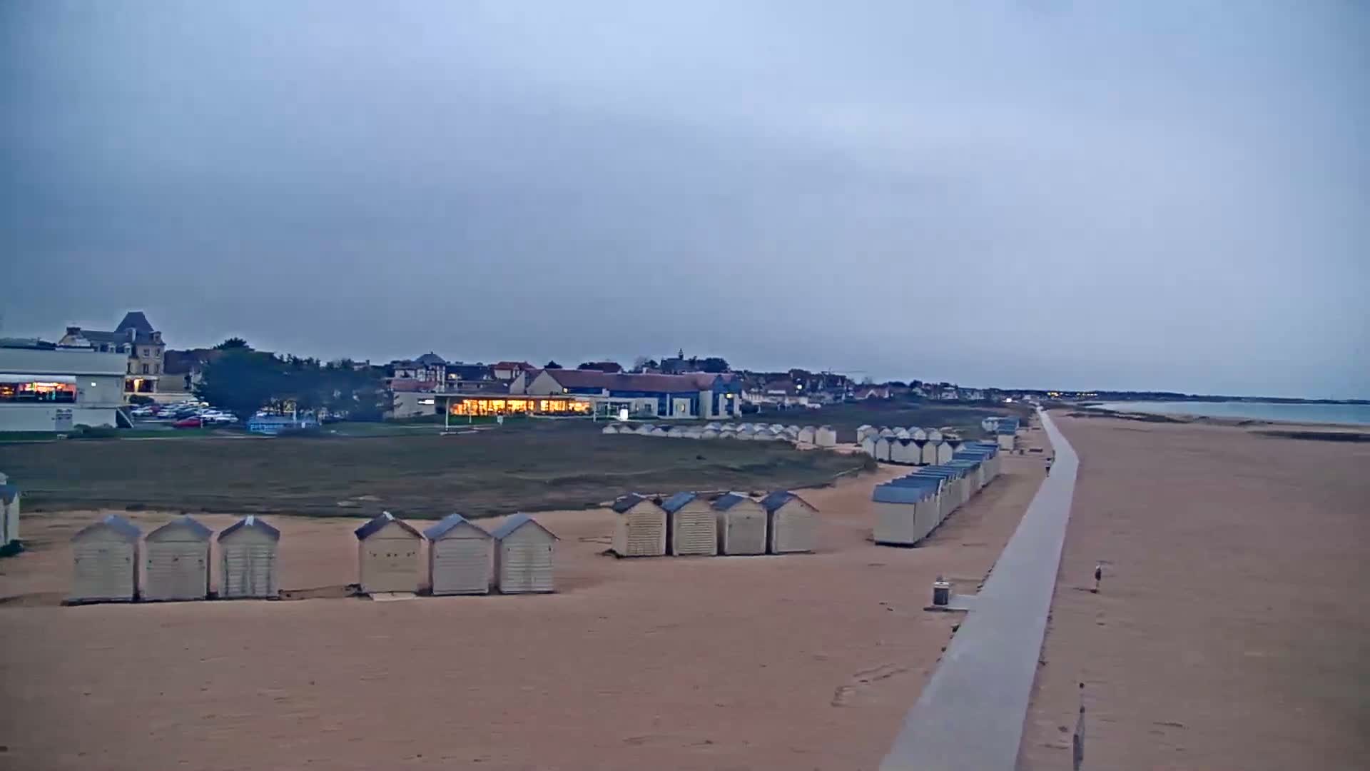 Ouistreham City & Plage de Ouistreham  Beach - Port  Live Cam - Caen, Calvados, Normandie, France