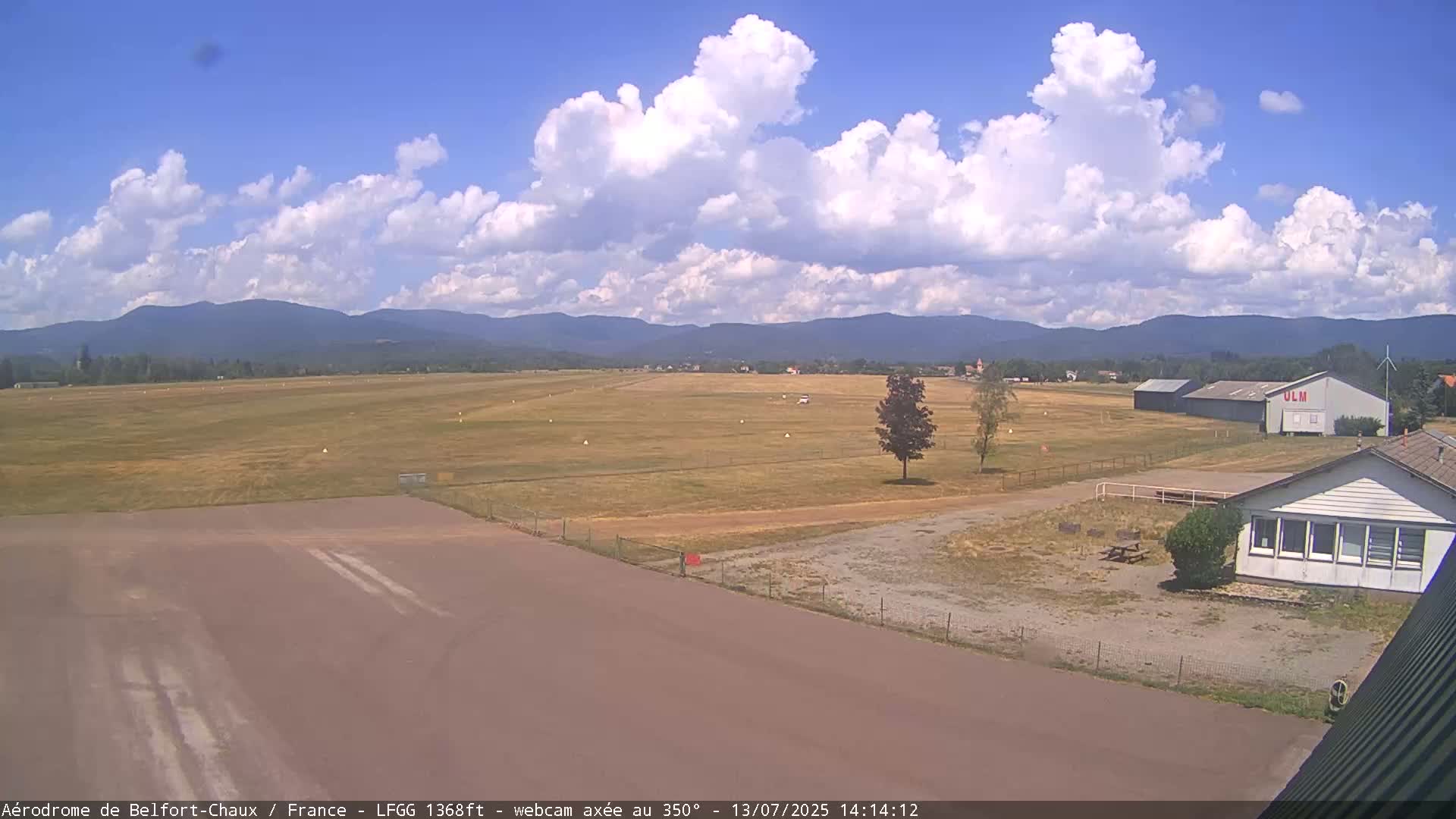Belfort Chaux Airport Live Cam LFGG - Belfort, Territoire de Belfort, Bourgogne-Franche-Comte, France