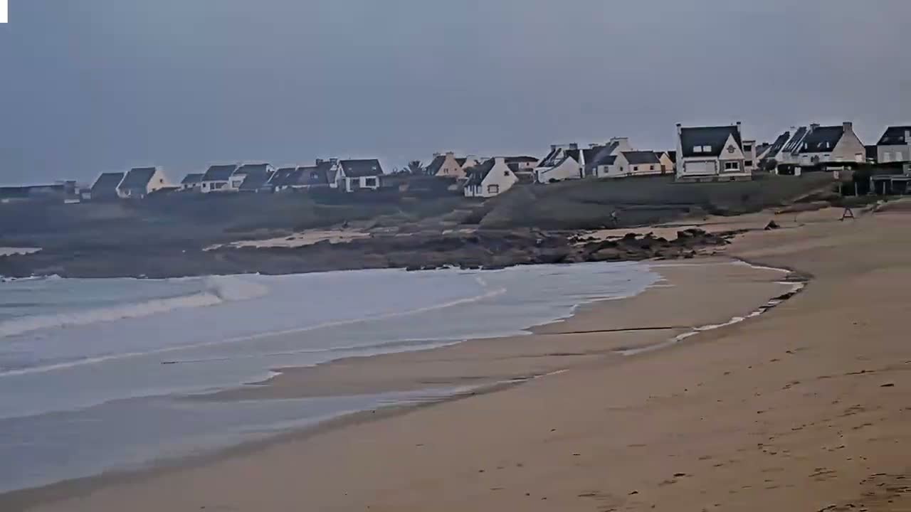 Plouescat Beach Line & City PTZ Live Cam - Morlaix, Finistère, Bretagne, France