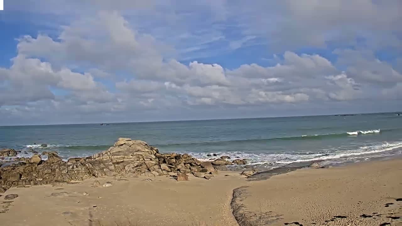 Plouescat Beach Line & City PTZ Live Cam - Morlaix, Finistère, Bretagne, France