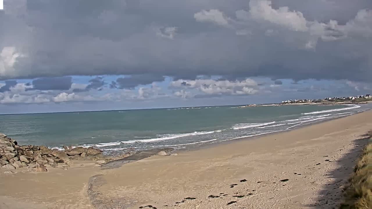 Plouescat Beach Line & City PTZ Live Cam - Morlaix, Finistère, Bretagne, France