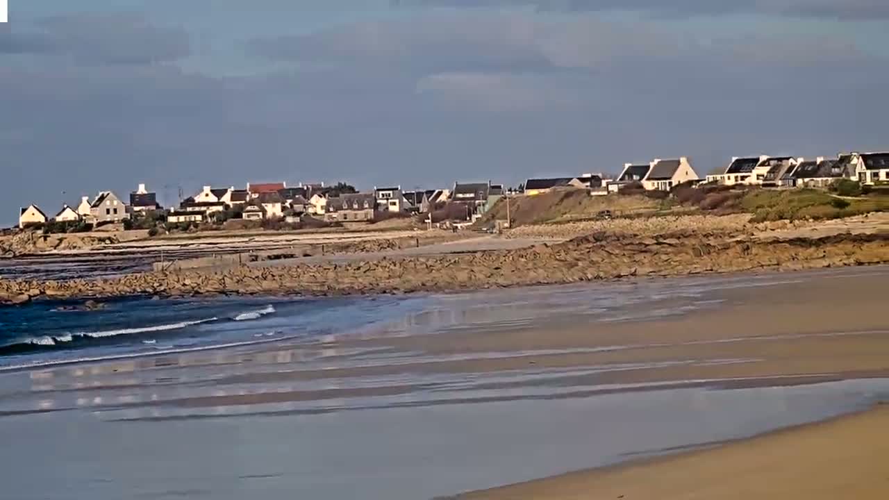 Plouescat Beach Line & City PTZ Live Cam - Morlaix, Finistère, Bretagne, France
