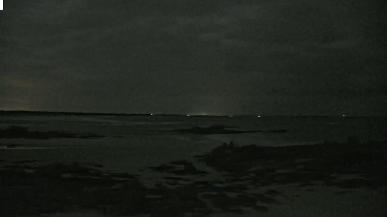 Plouescat Beach Line & City PTZ Live Cam - Morlaix, Finistère, Bretagne, France