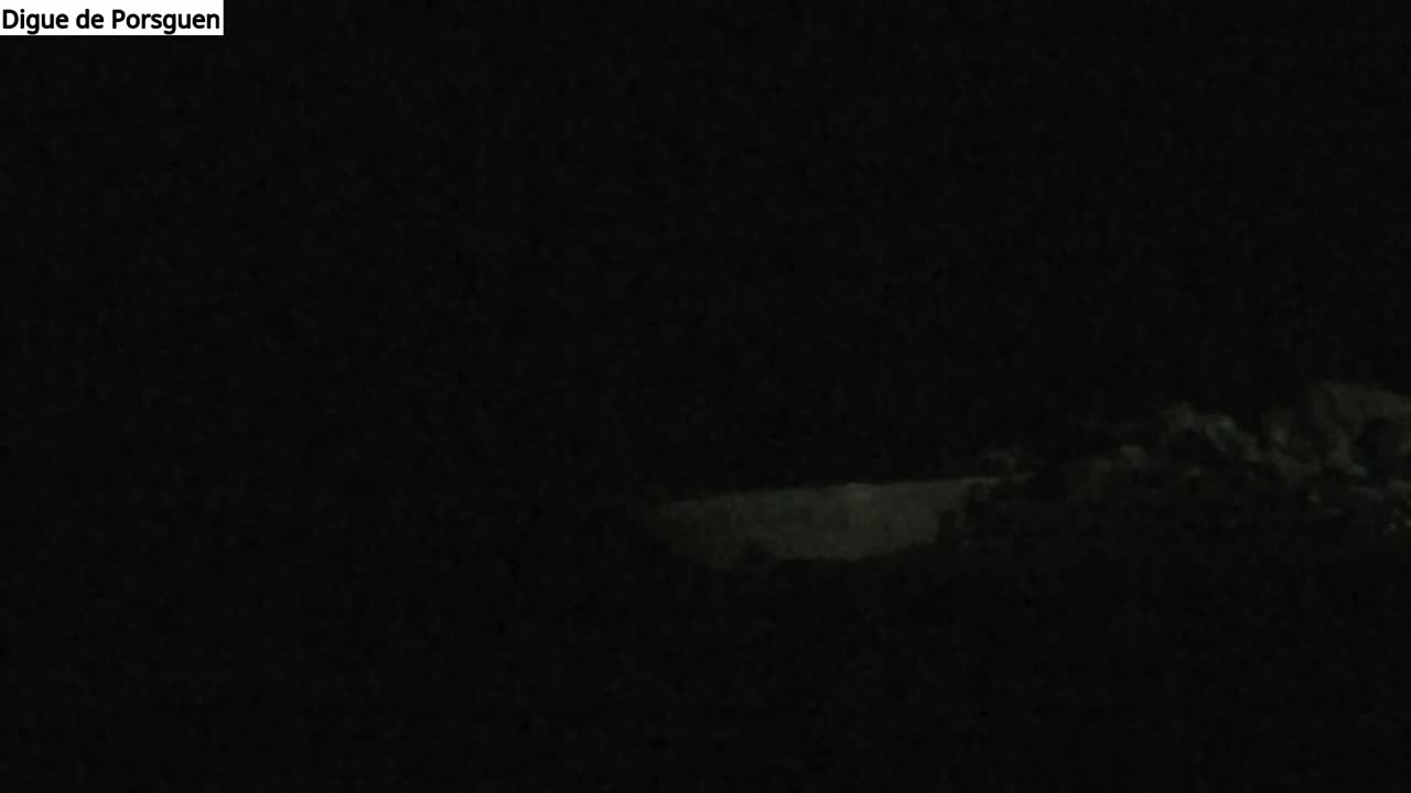 Plouescat Beach Line & City PTZ Live Cam - Morlaix, Finistère, Bretagne, France