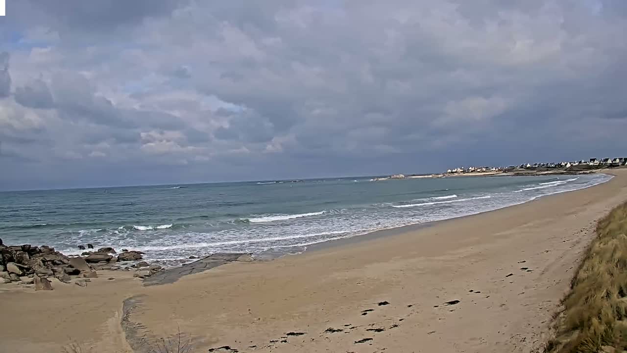 Plouescat Beach Line & City PTZ Live Cam - Morlaix, Finistère, Bretagne, France