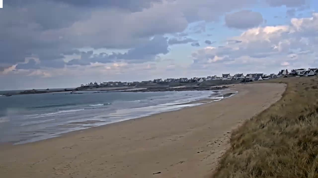 Plouescat Beach Line & City PTZ Live Cam - Morlaix, Finistère, Bretagne, France