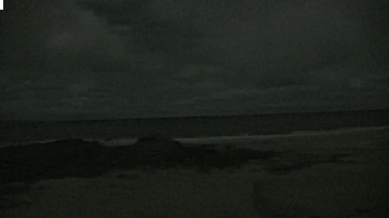 Plouescat Beach Line & City PTZ Live Cam - Morlaix, Finistère, Bretagne, France