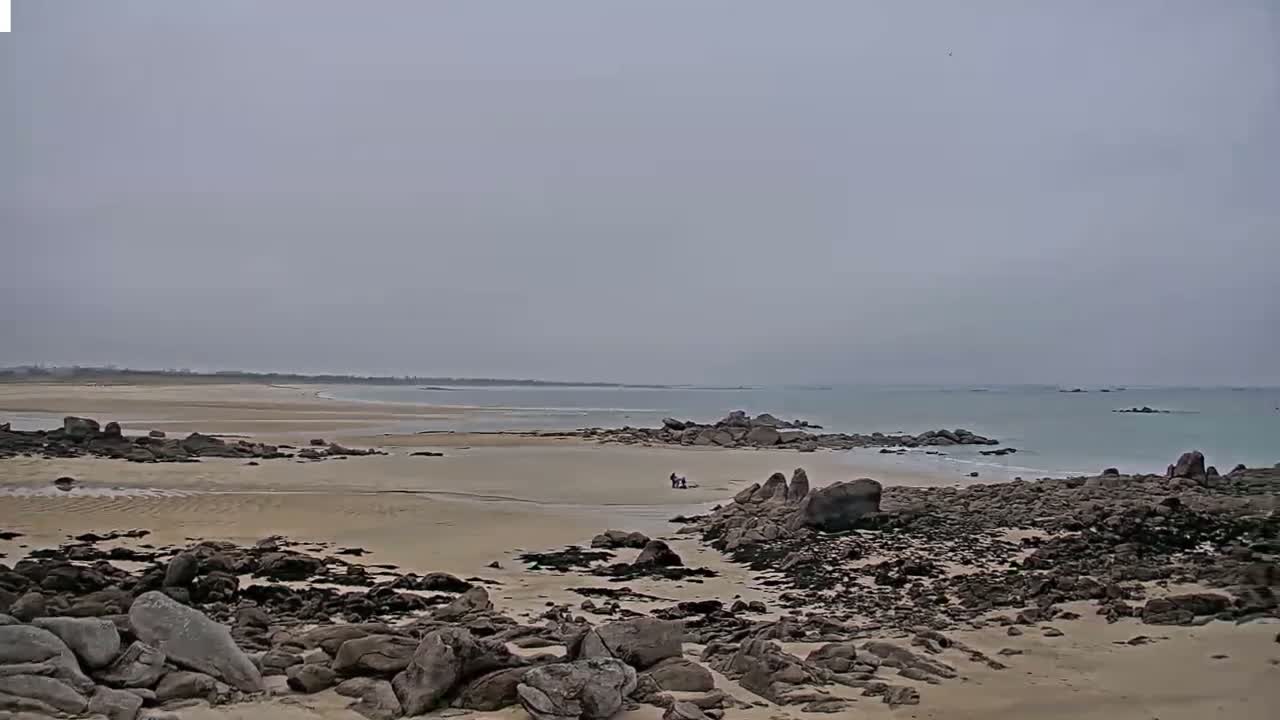 Plouescat Beach Line & City PTZ Live Cam - Morlaix, Finistère, Bretagne, France