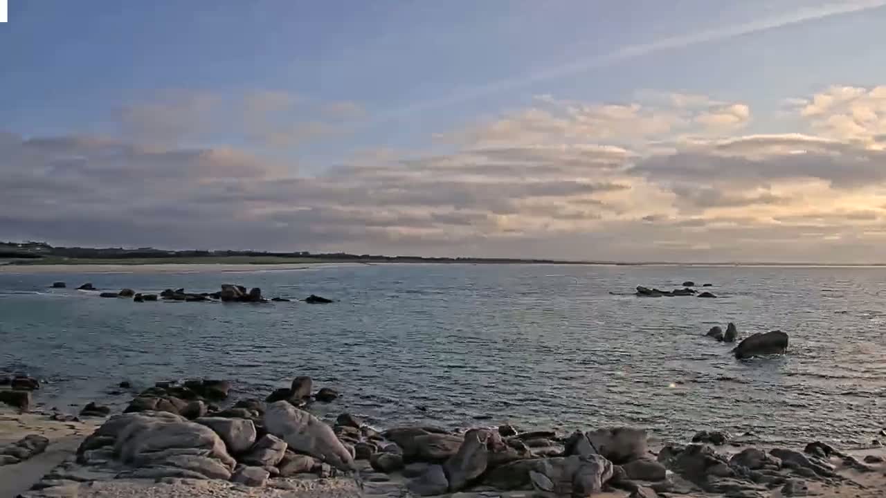 Plouescat Beach Line & City PTZ Live Cam - Morlaix, Finistère, Bretagne, France