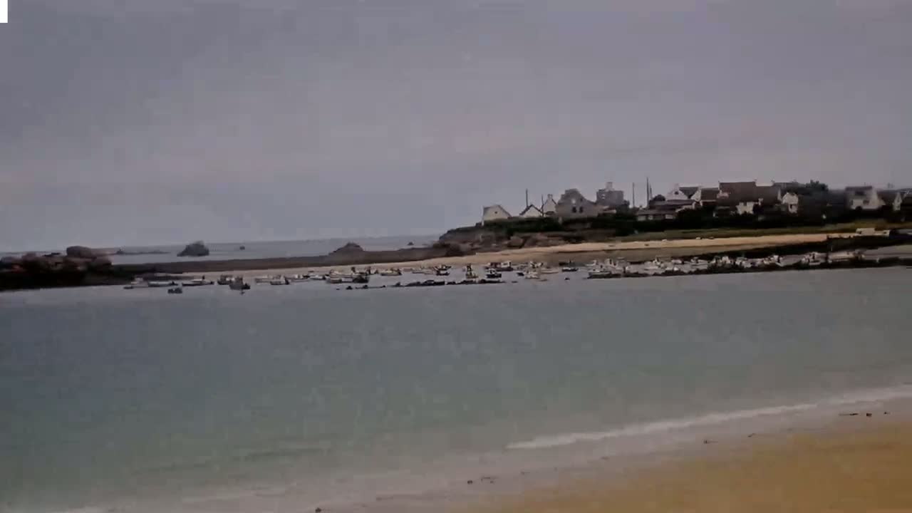 Plouescat Beach Line & City PTZ Live Cam - Morlaix, Finistère, Bretagne, France