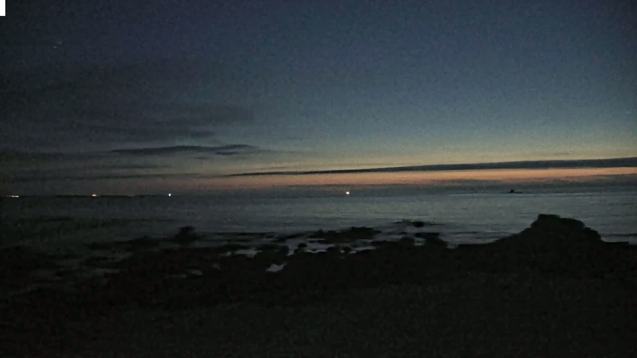 Plouescat Beach Line & City PTZ Live Cam - Morlaix, Finistère, Bretagne, France